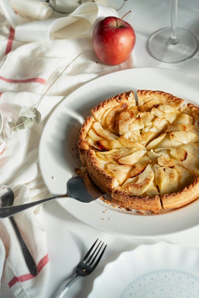 apple and cinnamon pie to share for wedding dessert