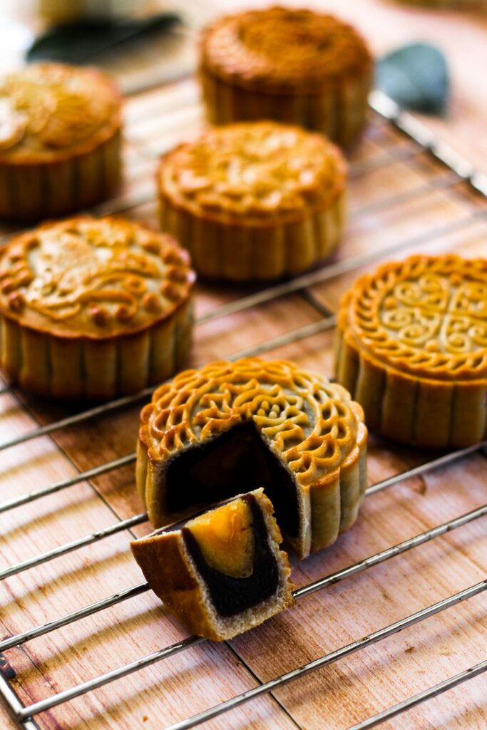 moon cake wedding dessert unique ideas