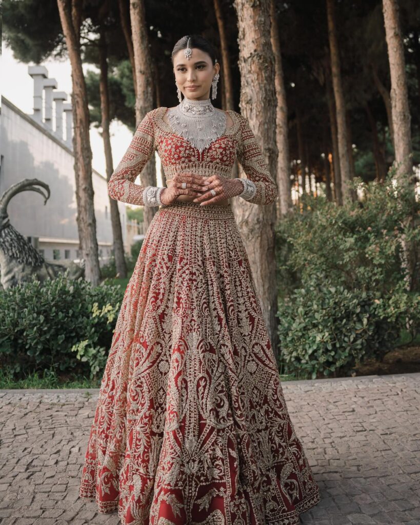 Indian bride wearing big diamond necklace and red lehenga